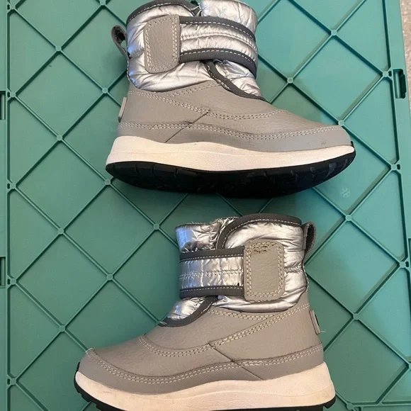 UGG Gray Ankle-High Boots with Metallic Strap, Toddler Size 8 Winter Boots - Picture 4 of 10